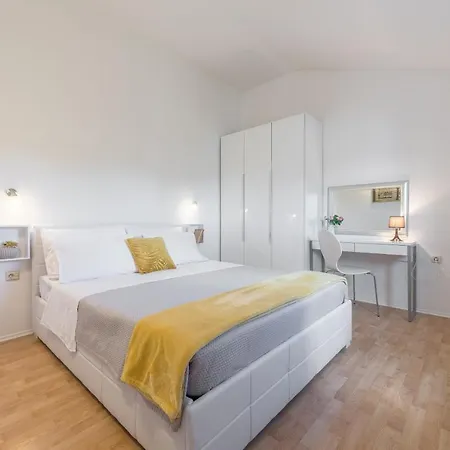 Apartment Maria Kukljica